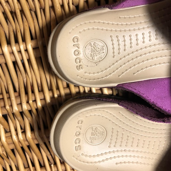 Purple Crocs Size 7 Criss Cross Cloth Slides - Picture 3 of 5